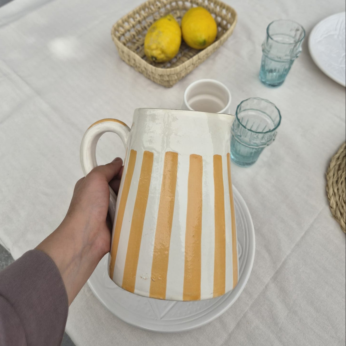 Carafe en Verre Soufflé Marocaine Jaune à Rayures - Artisanat Fait Main (16 cm)